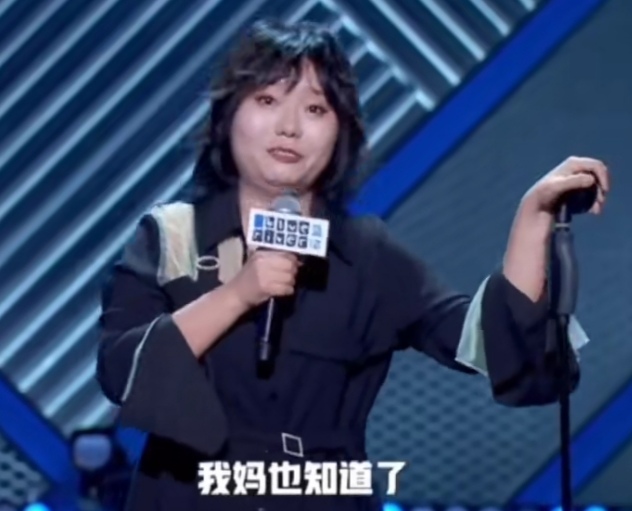 李雪琴听到有人喊王建国名字立马回头，我被磕到了太甜了！