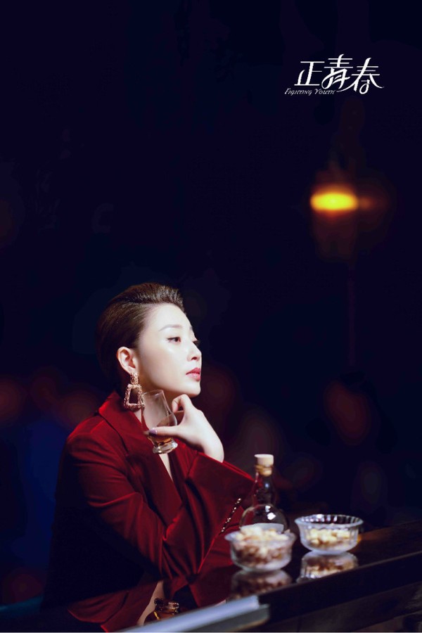 Looked " green " , just discover Yan Tao wear build and hyperbole earring, it is duty field female advocate edge tool