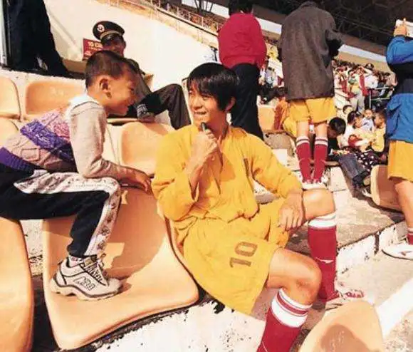 一个演员能给剧组省多少钱？潘粤明技能太多，成龙“十五项”全能