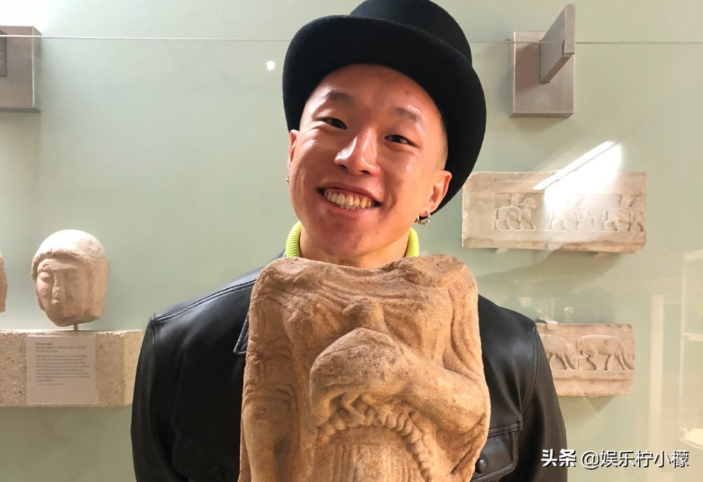 德云社烧饼生日，师兄弟集体放黑照，果然自己人黑起来下手才最狠