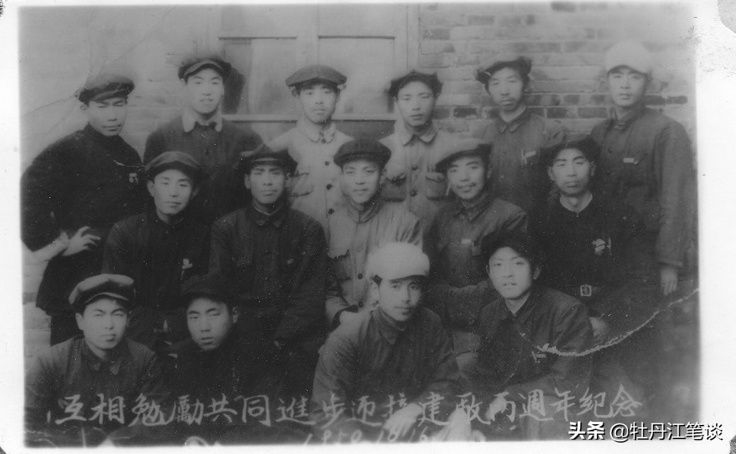 依兰县亚麻厂旧影：日本垮台后，废墟中恢复重建的县支柱企业