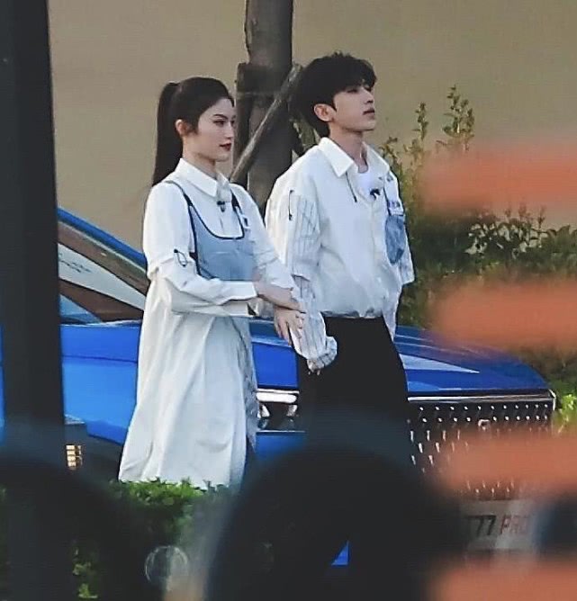 蔡徐坤何穗神仙同框，两位都是超模身材，高级