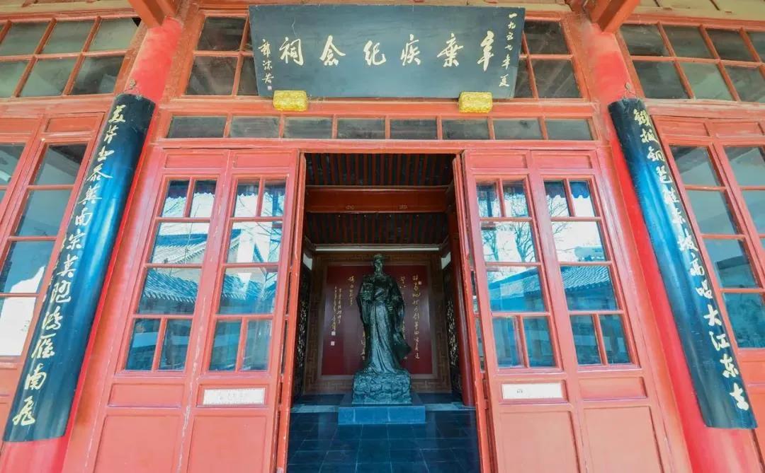 導(dǎo)游帶您深度游，濟(jì)南大明湖吸引人的，不僅僅是風(fēng)景