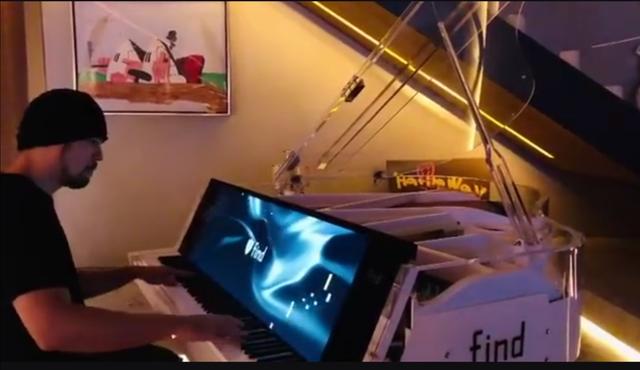 周杰伦深夜弹钢琴被指扰民，霸气回应：我家没邻居，谢谢