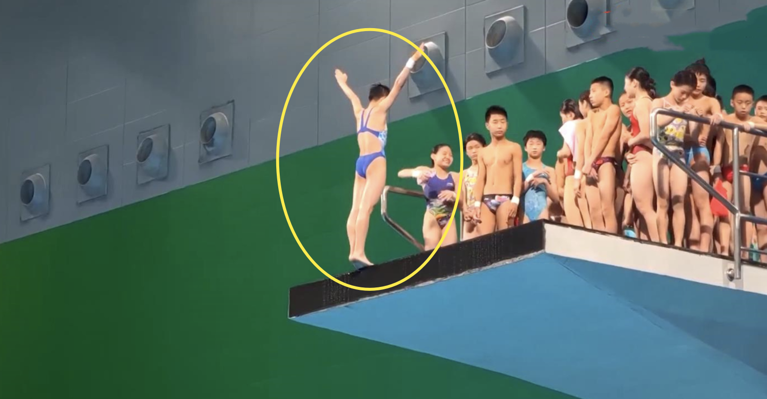 全红婵奥运夺冠只是运气好？20人10米台围观，她再次用实力说话