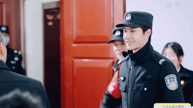 天天向上|新一期《天天向上》王一博法警训练太飒了 又圈一波粉