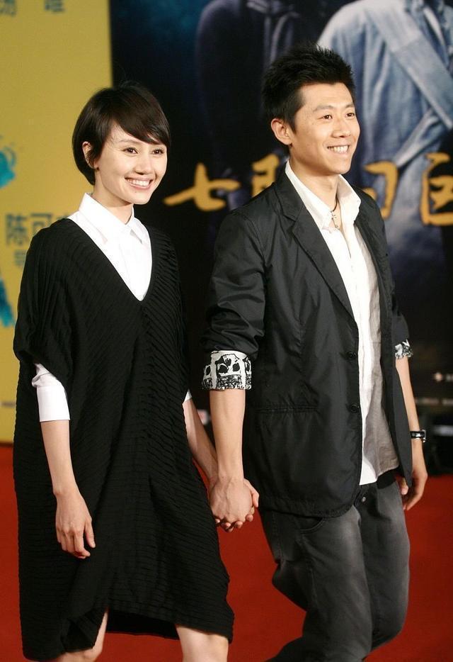 32岁嫁最年轻影帝，巅峰时息影投身戏剧，如今