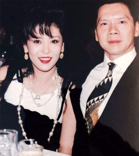 艷星丁佩情史：李小龍，向華強(qiáng)都在其列