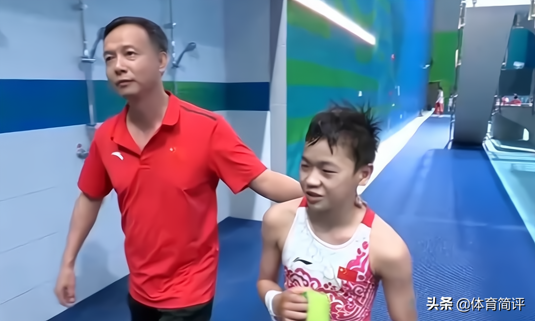 裁判与全红婵合影后，还想要玩具娃娃，全红婵7个字回应彰显风度