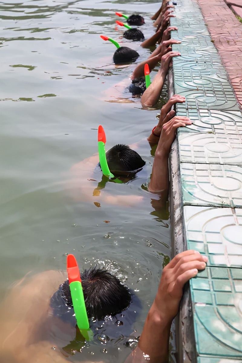 第71集團軍“海鯊”特戰(zhàn)旅：深海蛙人，霸氣水下突擊！