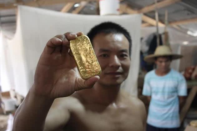 中国“上林帮”非洲淘金记，遭遇打劫是常事，活着的成富豪
