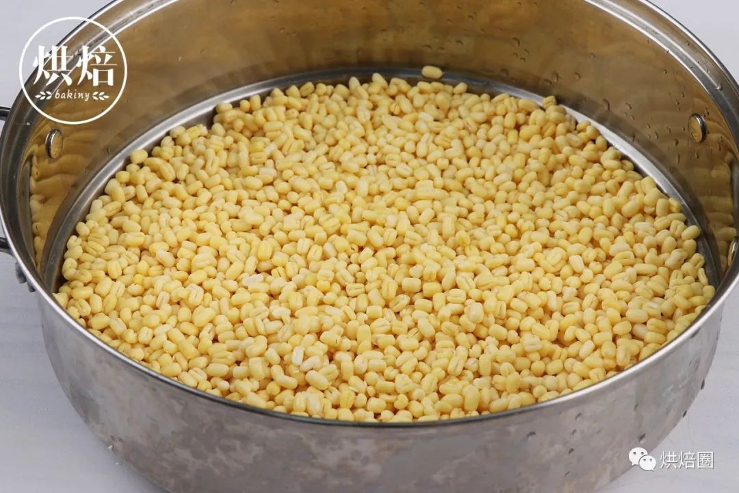 不用炒馅的绿豆饼，这样做皮薄馅多，清热降火，香甜可口