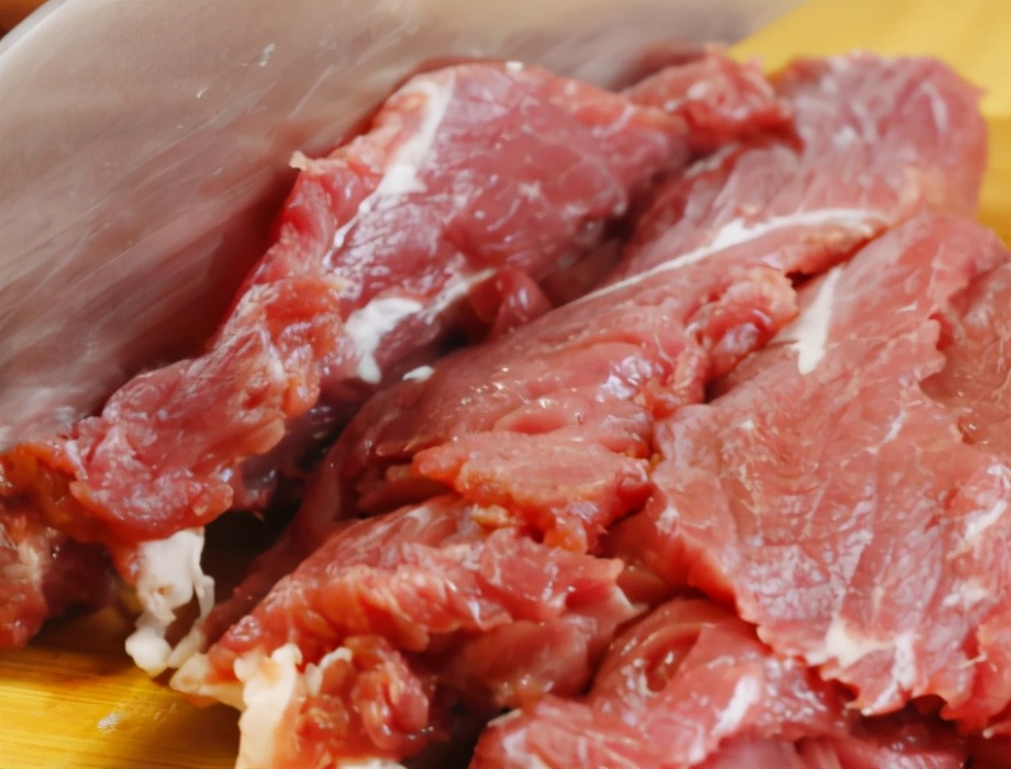 图片[2]-洋葱炒牛肉的做法步骤图 牛肉软嫩多汁不柴-起舞食谱网