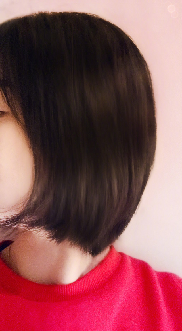 謝娜女神節收雙胞胎女兒手工花愛不釋手，跳跳俏俏心靈手巧超暖心