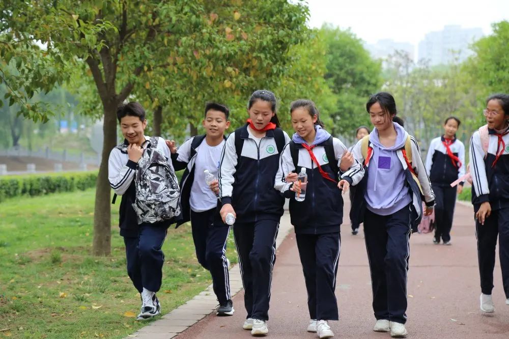 许昌市第一中学怎么样?开展2021年远足活动(图5)