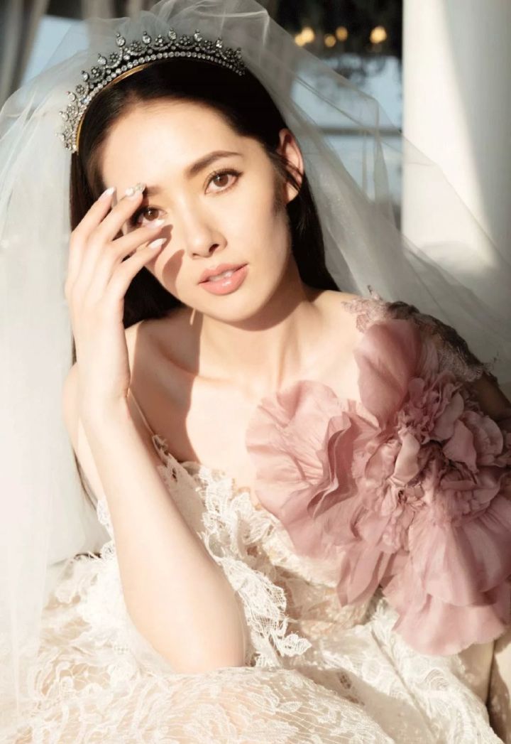 婚纱造型大盘点，热巴身材令人羡慕！可惜遇到