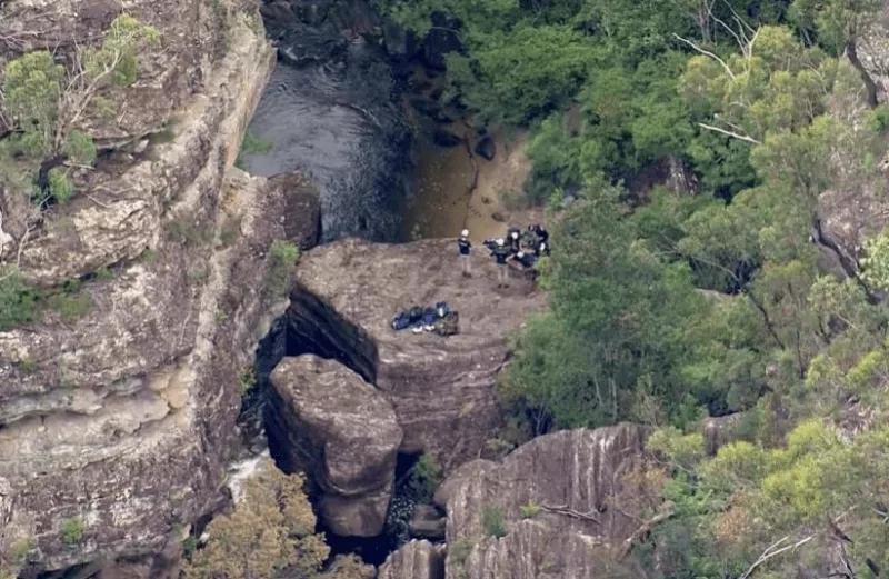 中国留学生峡谷探险意外身亡，救人警察也遇难！另一华女被谋杀