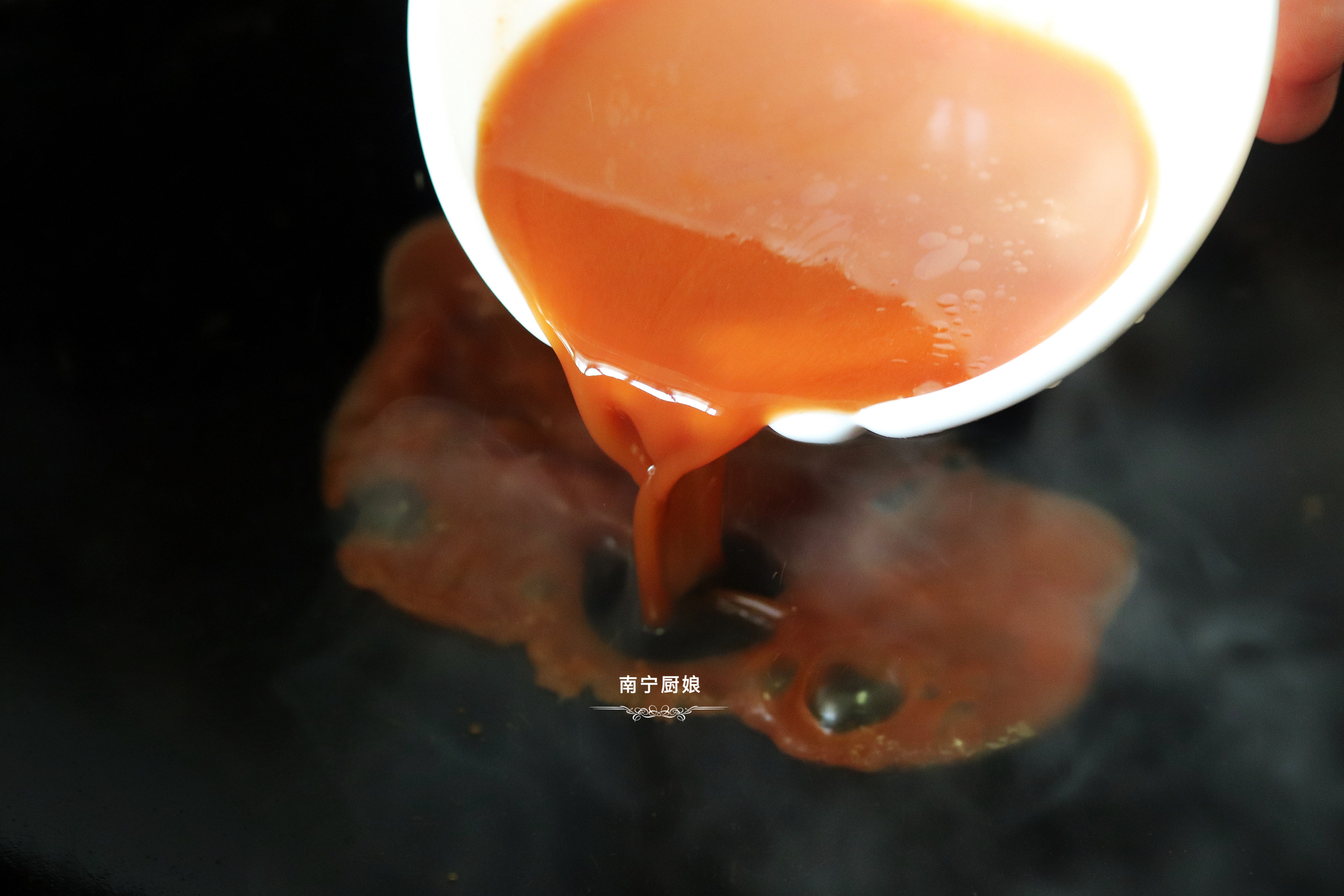 把雞胸肉加入糖醋醬汁，想不到如此美味，不愧是老保姆的拿手菜