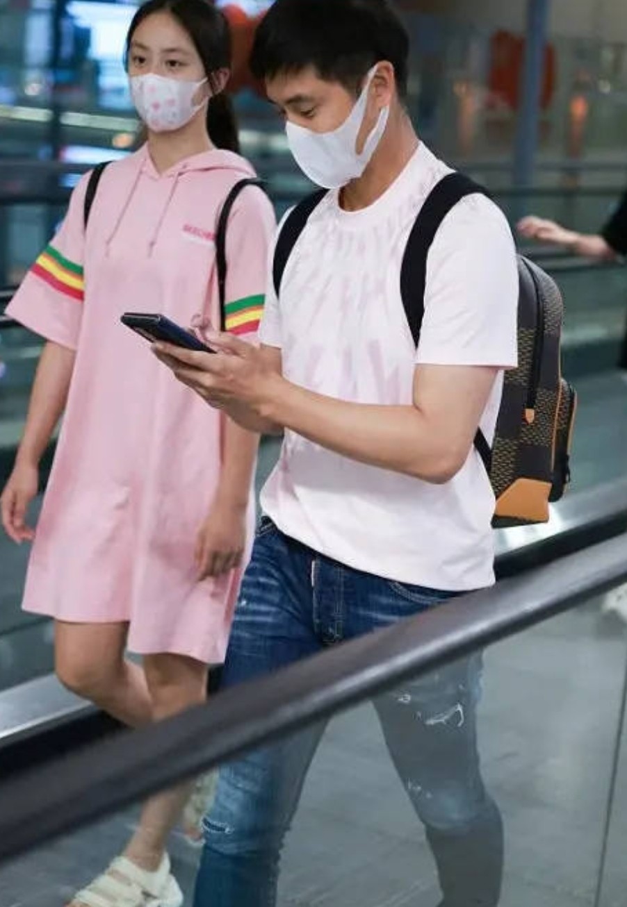 奥运冠军田亮基因太强！一家三口用一张脸，13岁森碟身高赶超爸爸