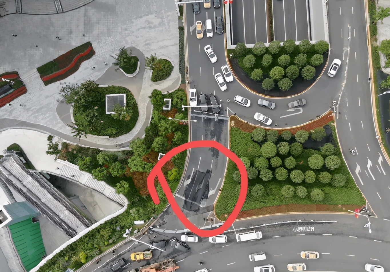 武汉地铁一施工工地发生路面塌陷！可能由于渗水导致