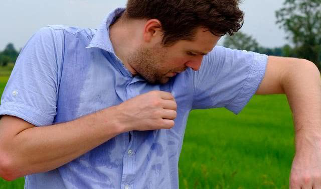 英国美女疑惑：为何中国人身上都没味儿，难道他们一天洗很多次澡