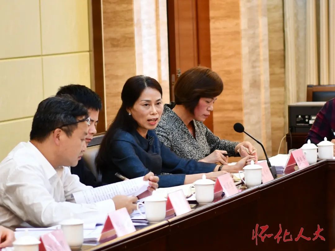 ​市五届人大常委会举行第三十七次会议第一次全体会议对市教育局等7个单位开展专题询问