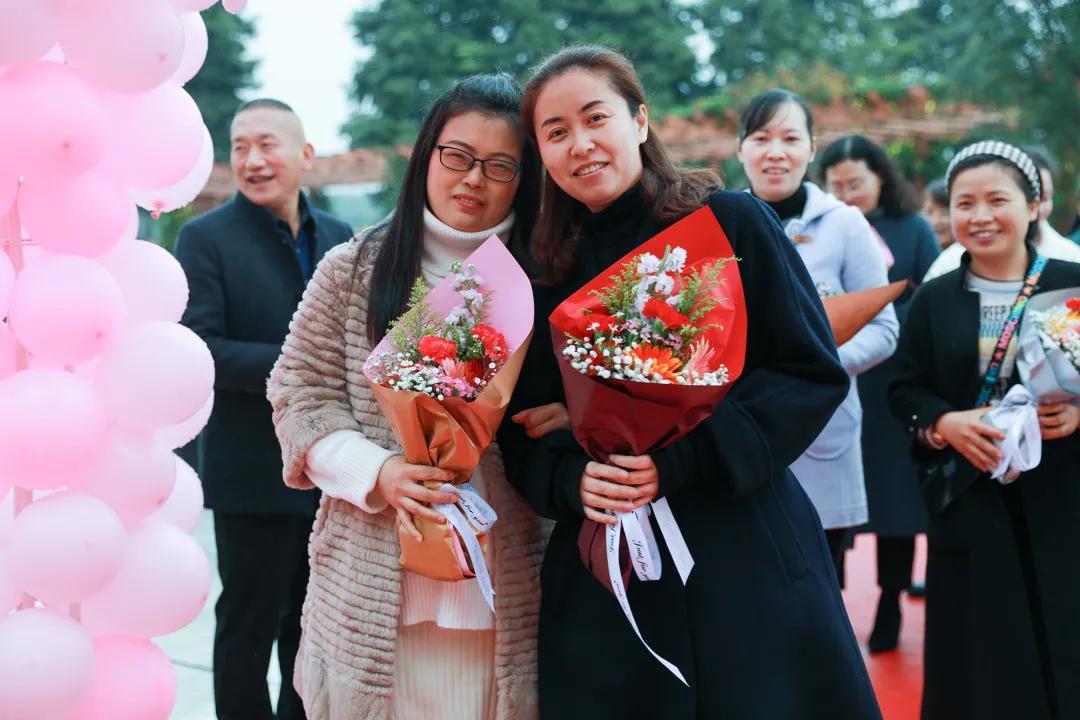 老师，您笑起来真好看——记双流区金桥小学“三八”妇女节活动