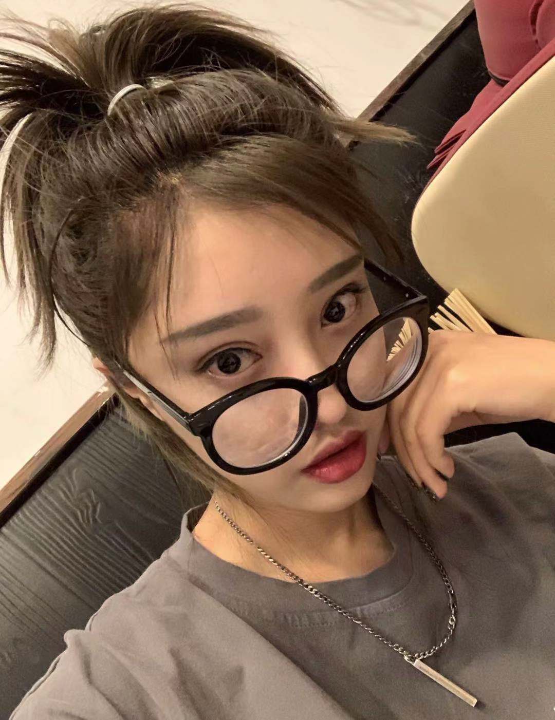 辛巴燕窝事件热度不减,对此小仙女跟仙洋姐态度不一？