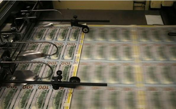 美国欠中国1.2万亿美元，可建40支航母编队，万一