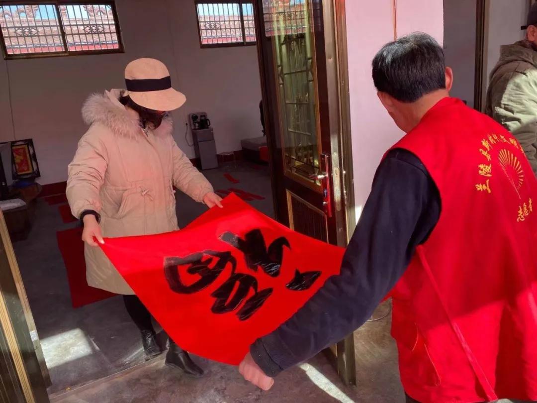 书画送下乡，文化暖人心—兰陵县书画院送文化下乡活动走进新兴镇