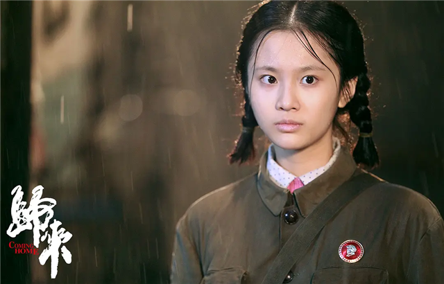 丹丹最终也没能跳上吴清华,那个来抓父亲的人欺骗了她.