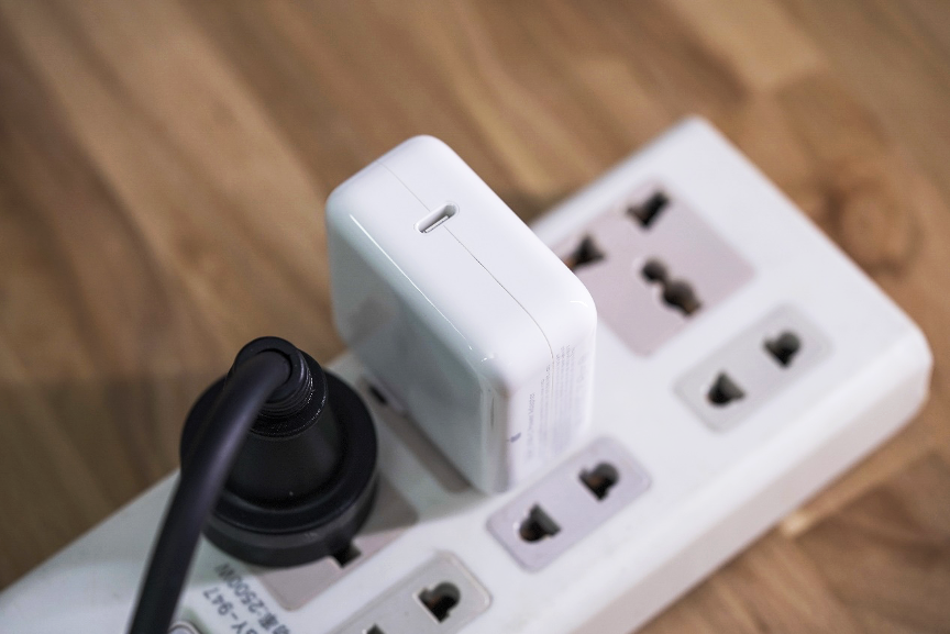 横评诉值 | 都是苹果官方充电器，差距竟如此悬殊？