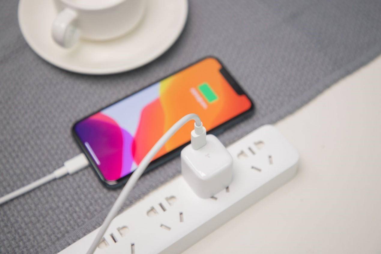 图拉斯20WPD快充体验，颜即正义iPhone12标配