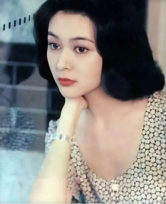 香港第一美、香港樓后，關(guān)之琳資產(chǎn)驚人，實力詮釋“人美多金”