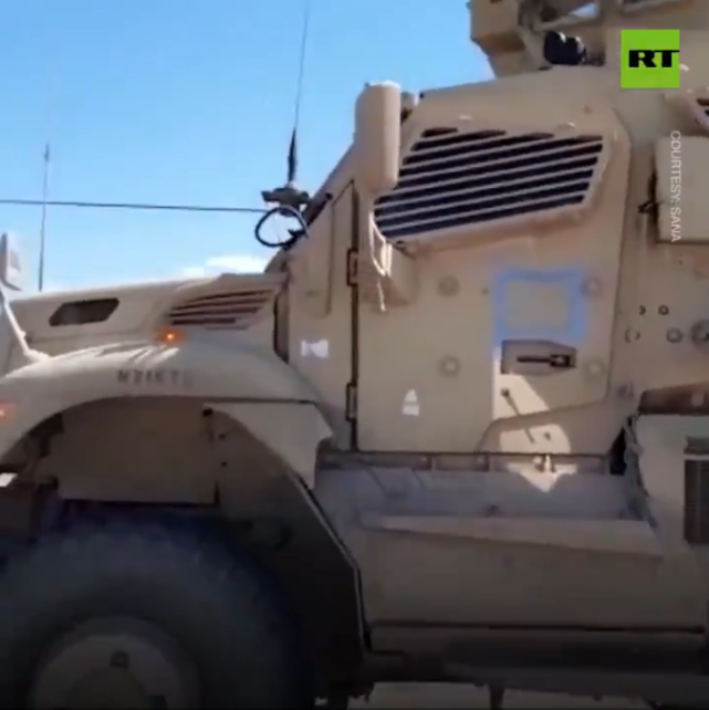 美国大兵落荒而逃！叙利亚民众堵截美军车队，