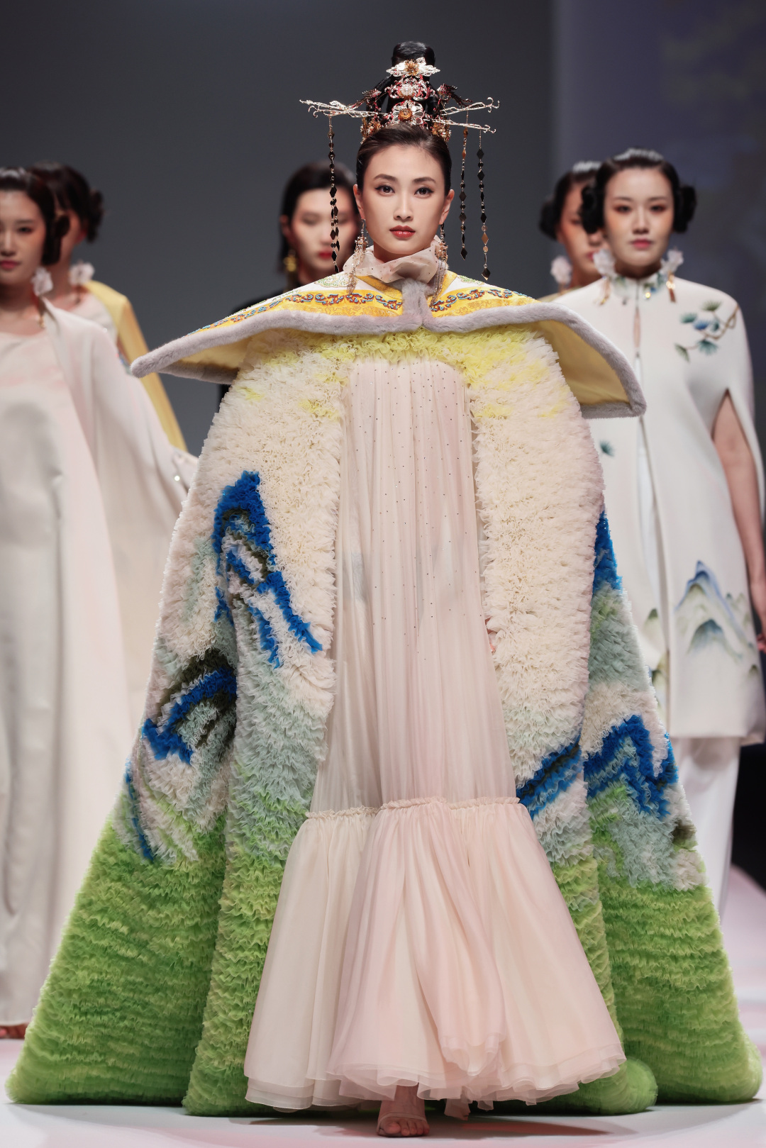 嫵WOO：让东方女人流动的妩媚之美引领时尚