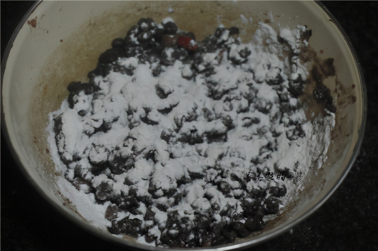 紅豆最過癮的吃法，不做丸子、不捏飯糰，軟嫩咸鮮，比糍粑香