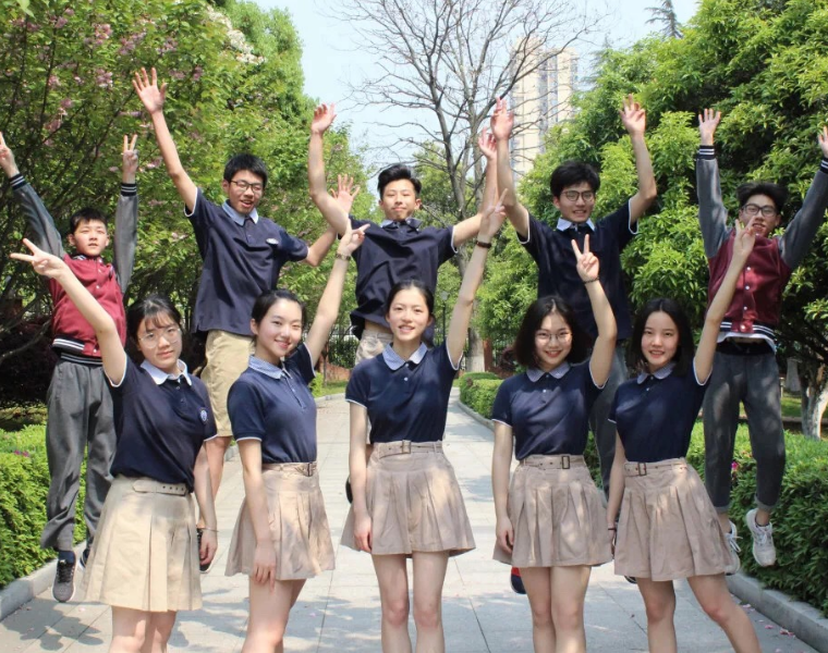 一夜蒸发8000亿，俞敏洪欲哭无泪，线上教育要凉？新补课方式兴起