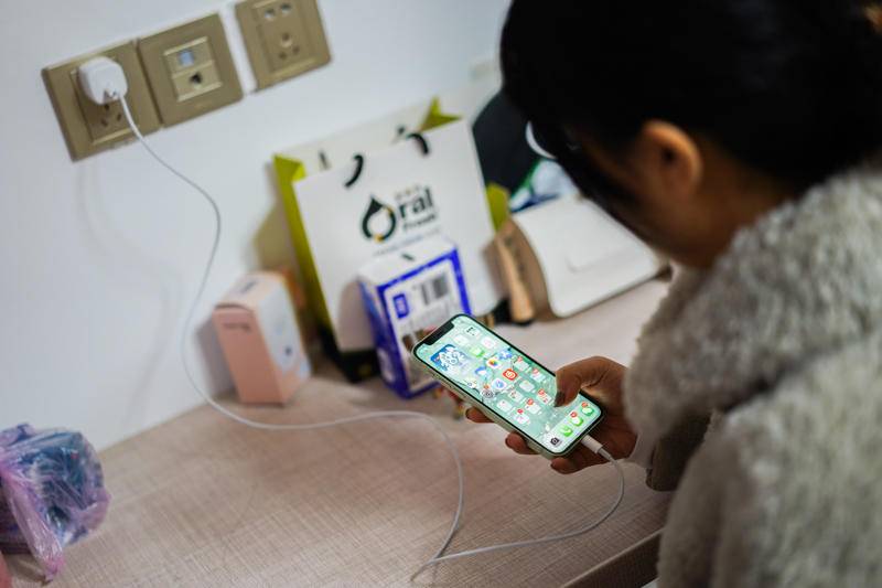 iPhone12全系环保不给充电头，68元告别苹果不讲武德