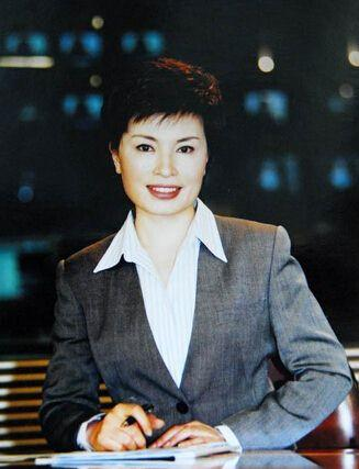 路人找她签名，她却告诉儿子：妈妈不是明星，是工作态度受人尊重