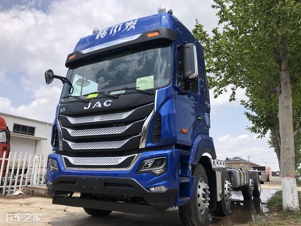 比8X4车型多拉1.2吨货，江淮格尔发K5W 8X2载货车拉