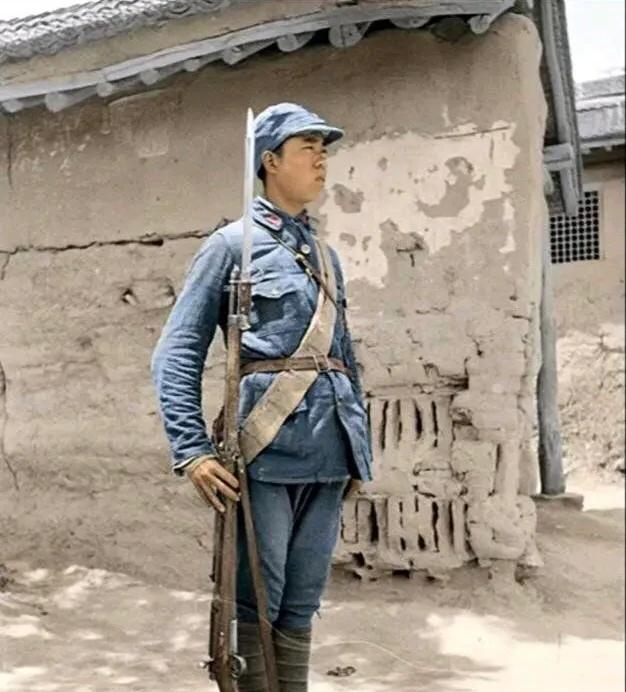 ��ʵ�İ�·����һ���ɫ��Ƭ��Ŀ����棬ɱ������