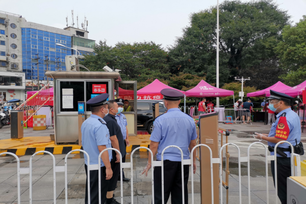 彭德清同志到雨湖分局督导疫情防控工作