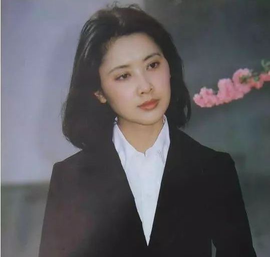 “女兒國王”朱琳的紅塵癡戀