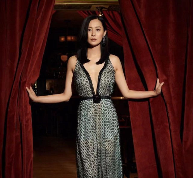 陳法拉產後三個月秀苗條身材，法籍丈夫曬甜蜜合影高調示愛