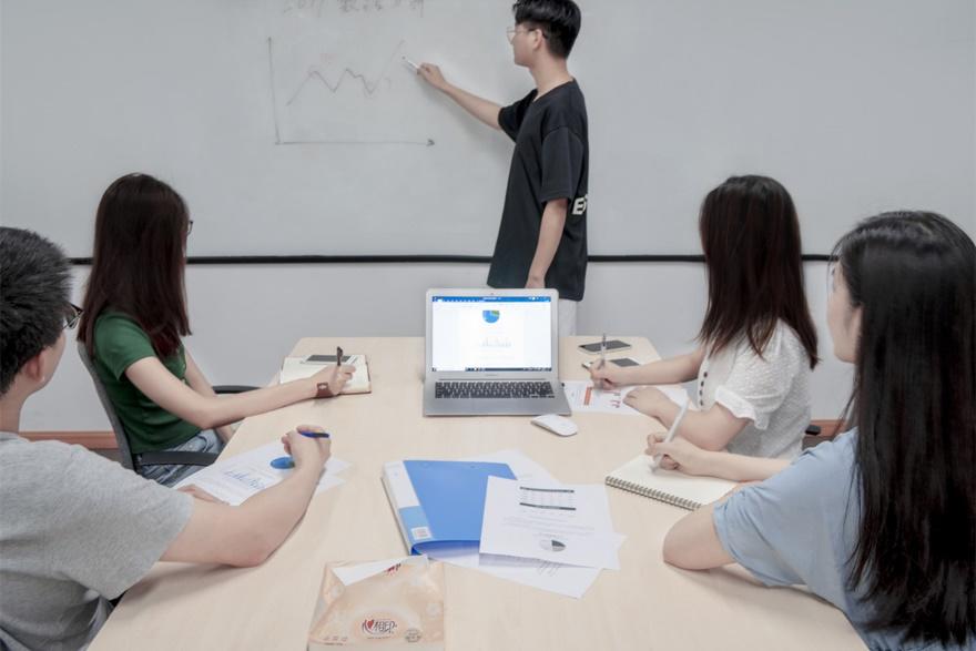 为何阿里、腾讯都在用自研的IM办公？其他企业也要跟着做吗？