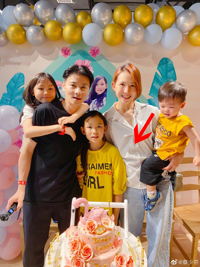 蔡少芬一家為大女兒慶生，10歲湯圓很像媽媽，弟弟被迫營業太搶鏡