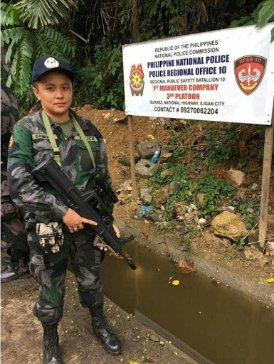 清一色97式步枪，一支如果不是臂章：你可能以为是解放军的军队