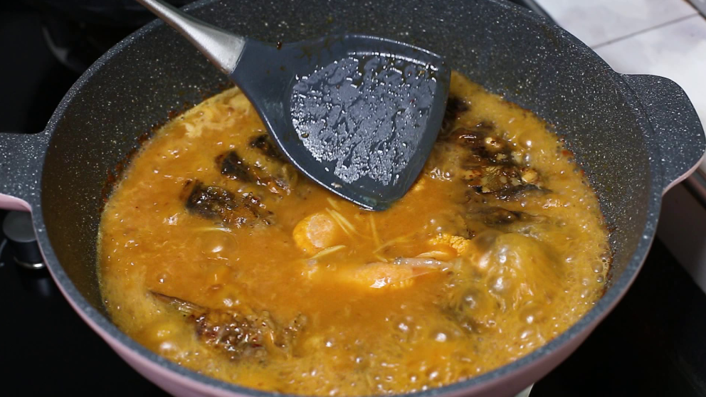 图片[10]-大厨教你葱香鱼火锅，做法简单，鱼肉鲜香入味，实在太好吃了-起舞食谱网