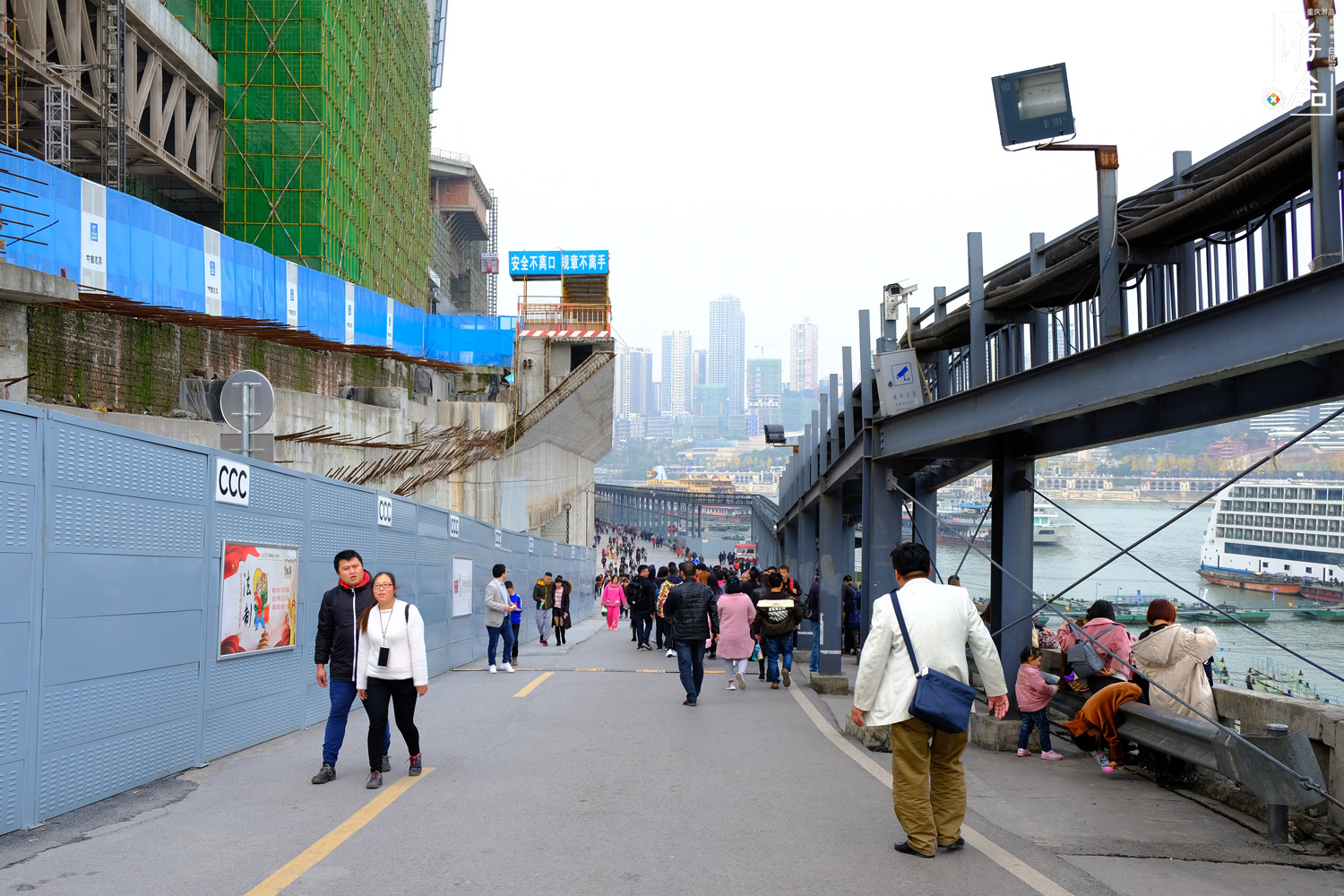 漫游山城：差点被改名的朝天门广场，是重庆人最后的坚守